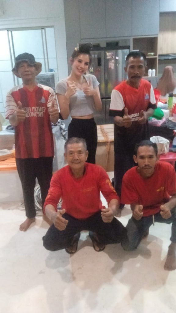 Jasa pindahan gudang dengan armada truk besar dari Media Mover
