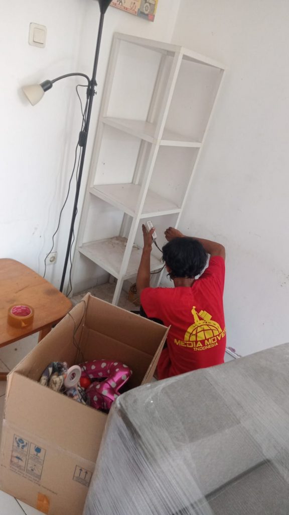 Tim Media Mover menyelesaikan proses pindahan rumah dengan aman dan tepat waktu